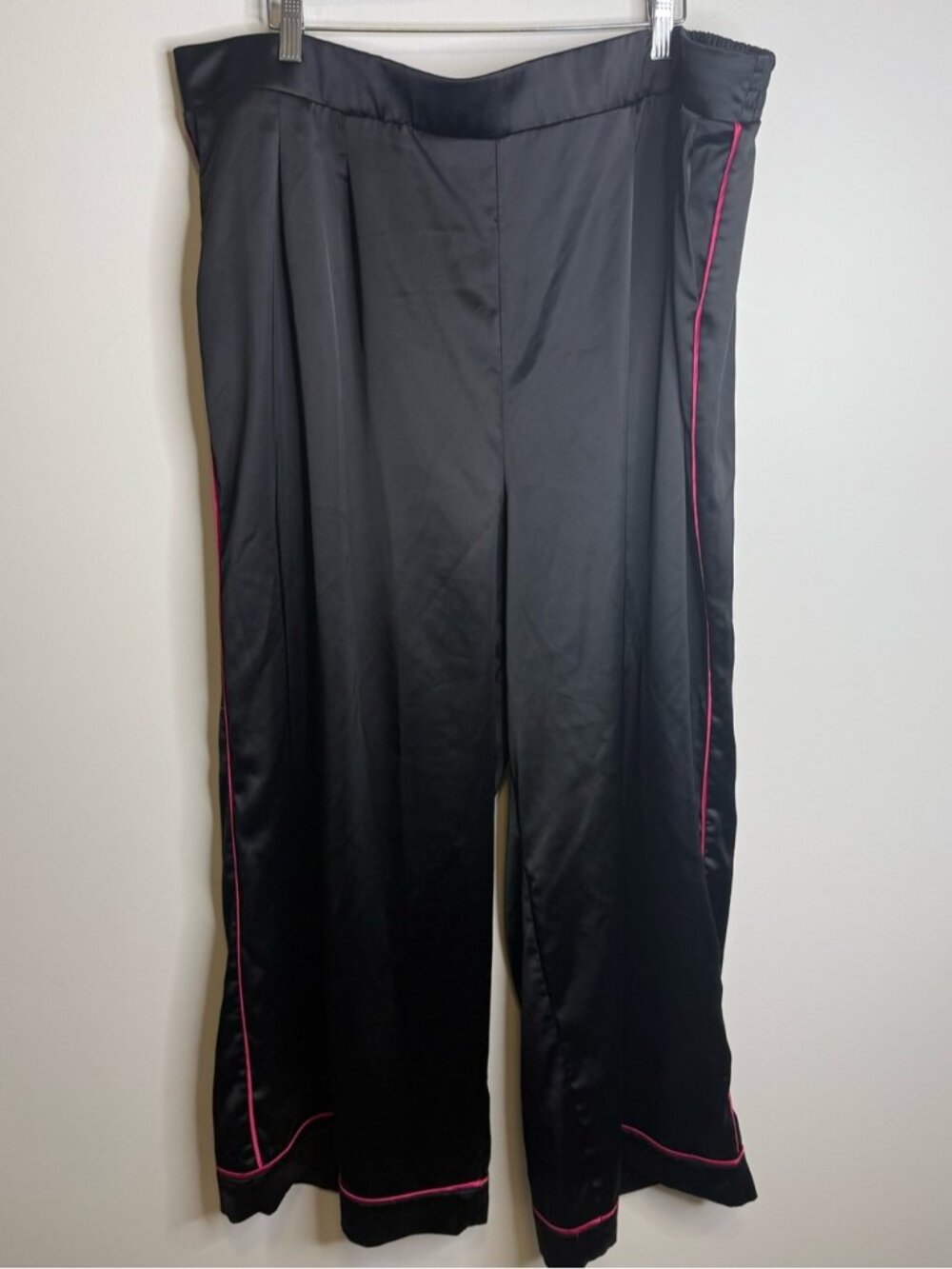 Torrid Black Pull-On Wide Leg Pant Size 3 with pink stripe